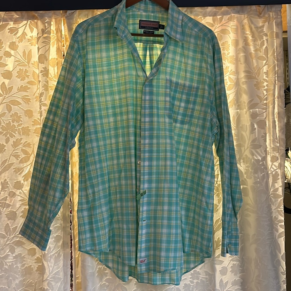 Men’s vineyard vines shirt
